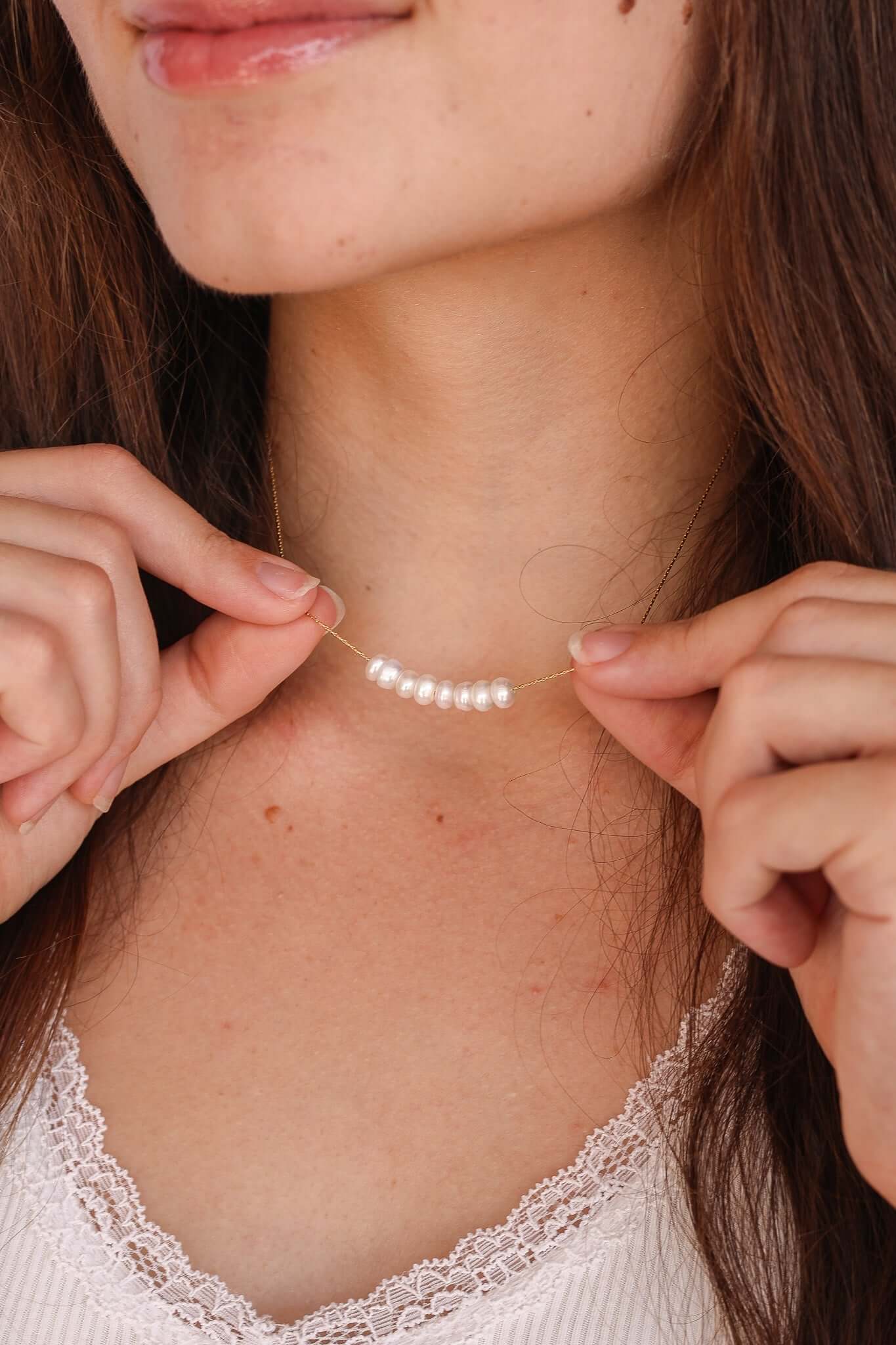 Pirouette Fresh Pearl Dainty Necklace