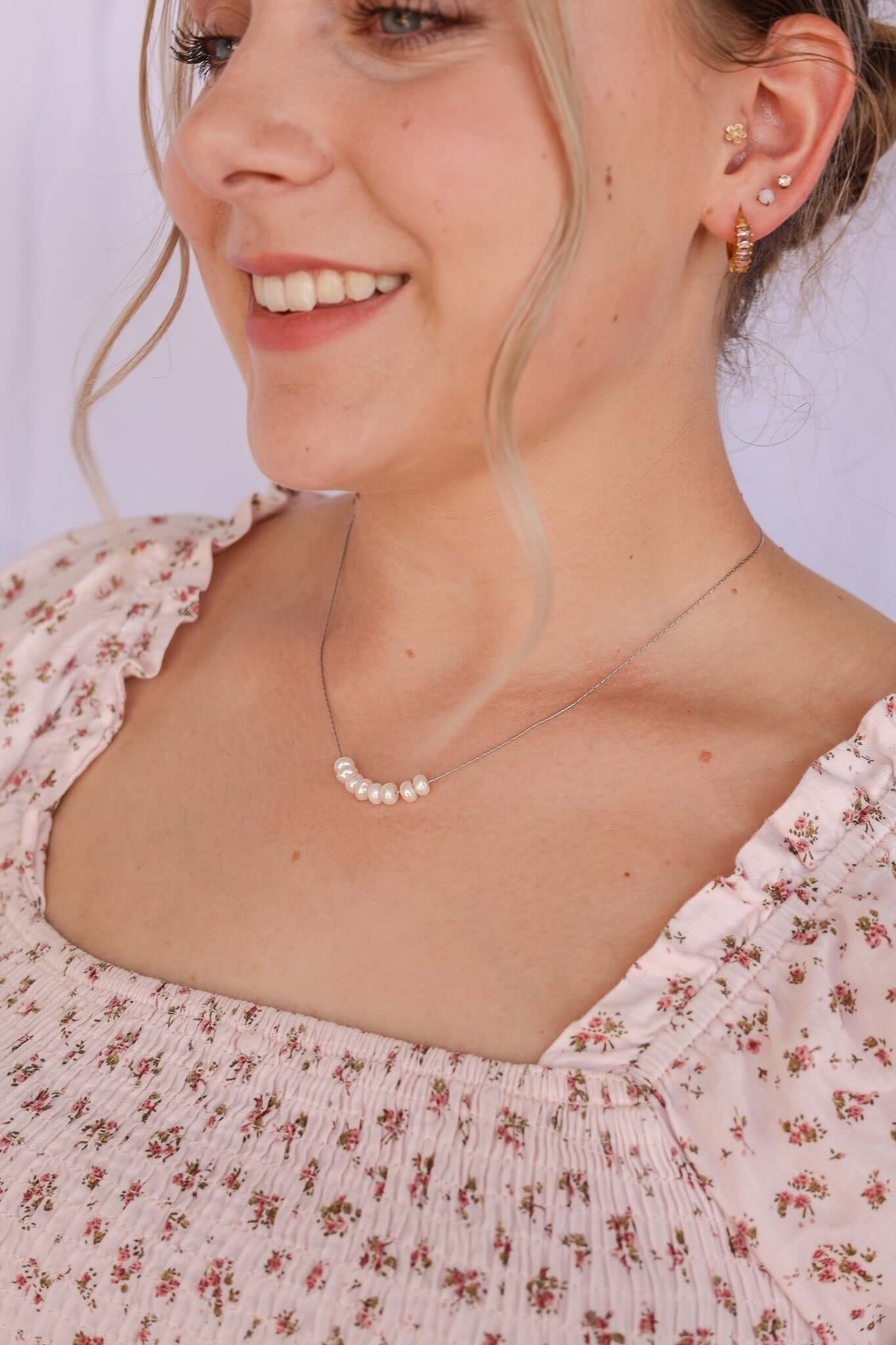 Pirouette Fresh Pearl Dainty Necklace