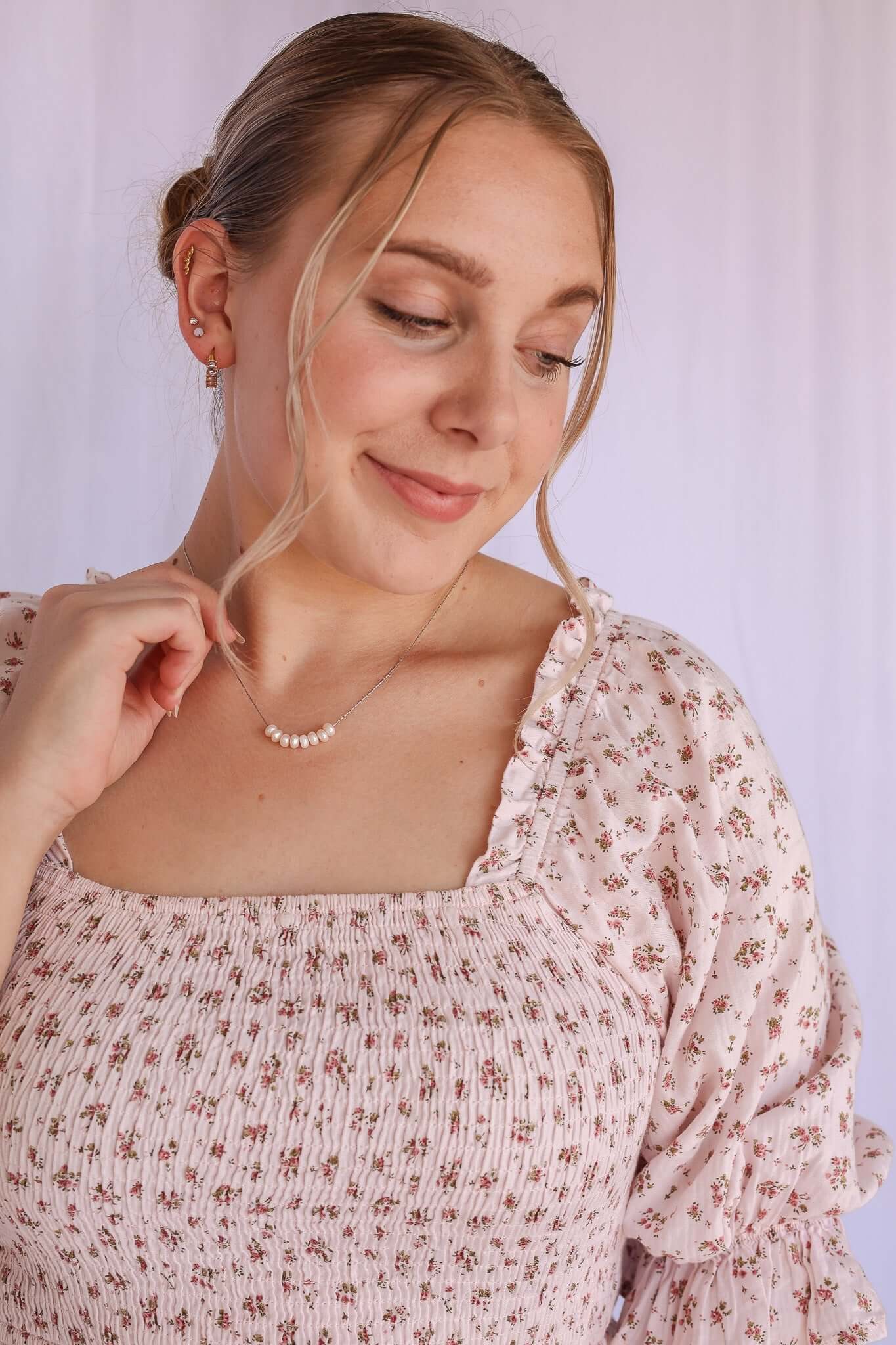 Pirouette Fresh Pearl Dainty Necklace