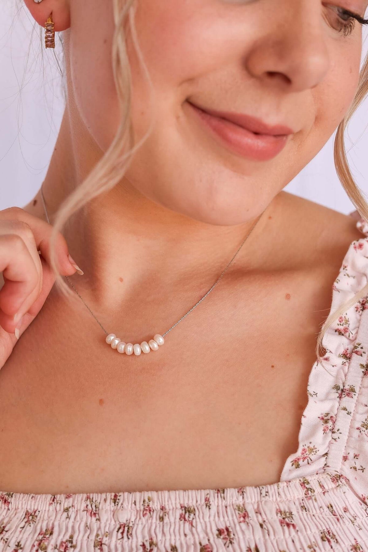 Pirouette Fresh Pearl Dainty Necklace
